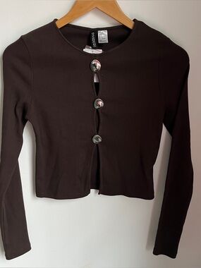 NWT H&M dark brown ribbed long sleeve top with silver metal accents small new